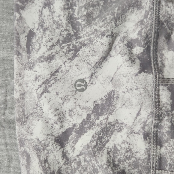 Lululemon - Picture 3 of 5